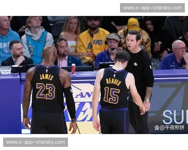 巅峰博弈：湖人vs黄蜂，季后赛舞台上的紫金荣耀与蜂王觉醒